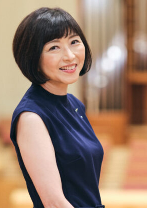 新井鷗子